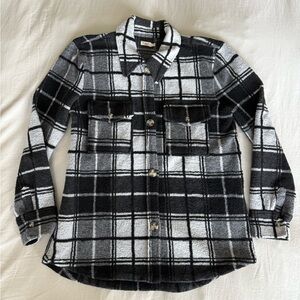 Faherty Women’s Shacket Black and White Plaid